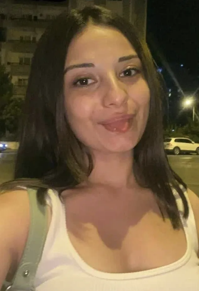 Sikle cilt bakımı yapan diva