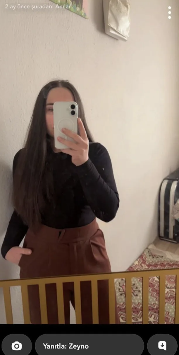Başı kapalı amı açık türbanlı zeyno