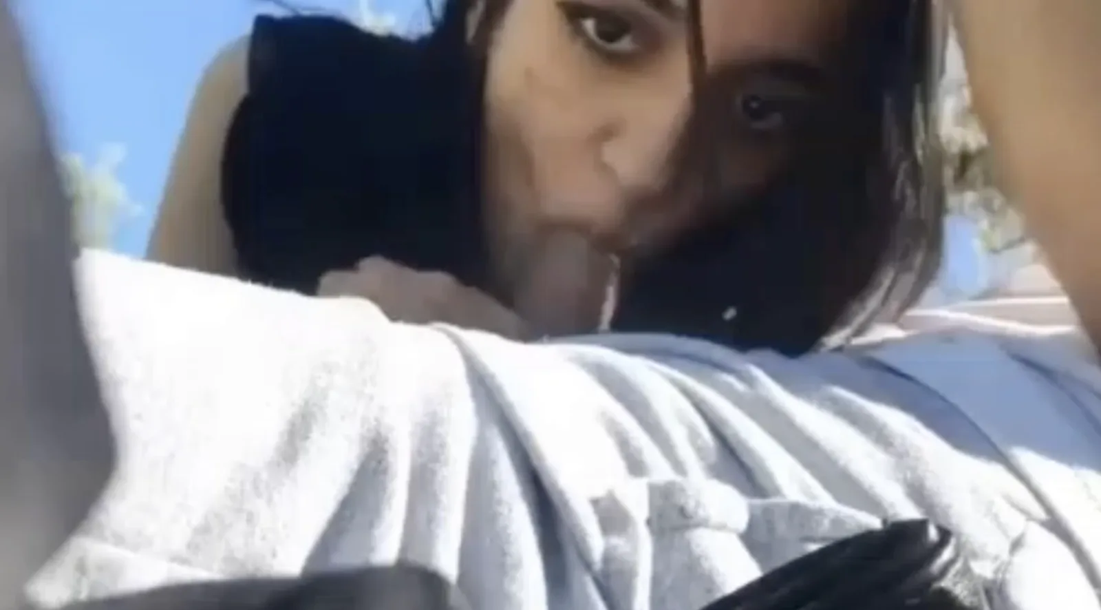 Z kuşağı parkta yalıyor